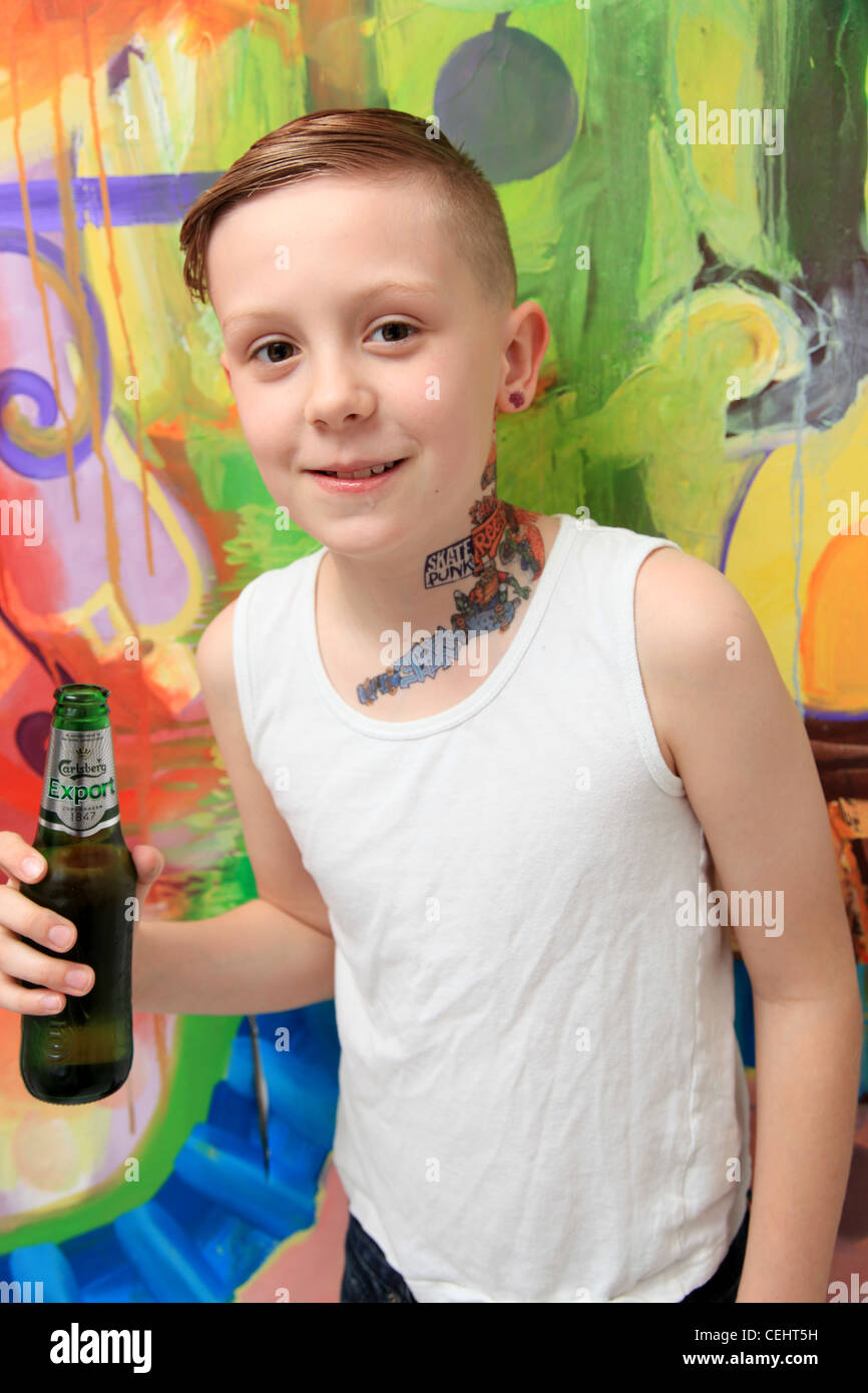 Underage child drinking alcohol hires stock photography and images Alamy