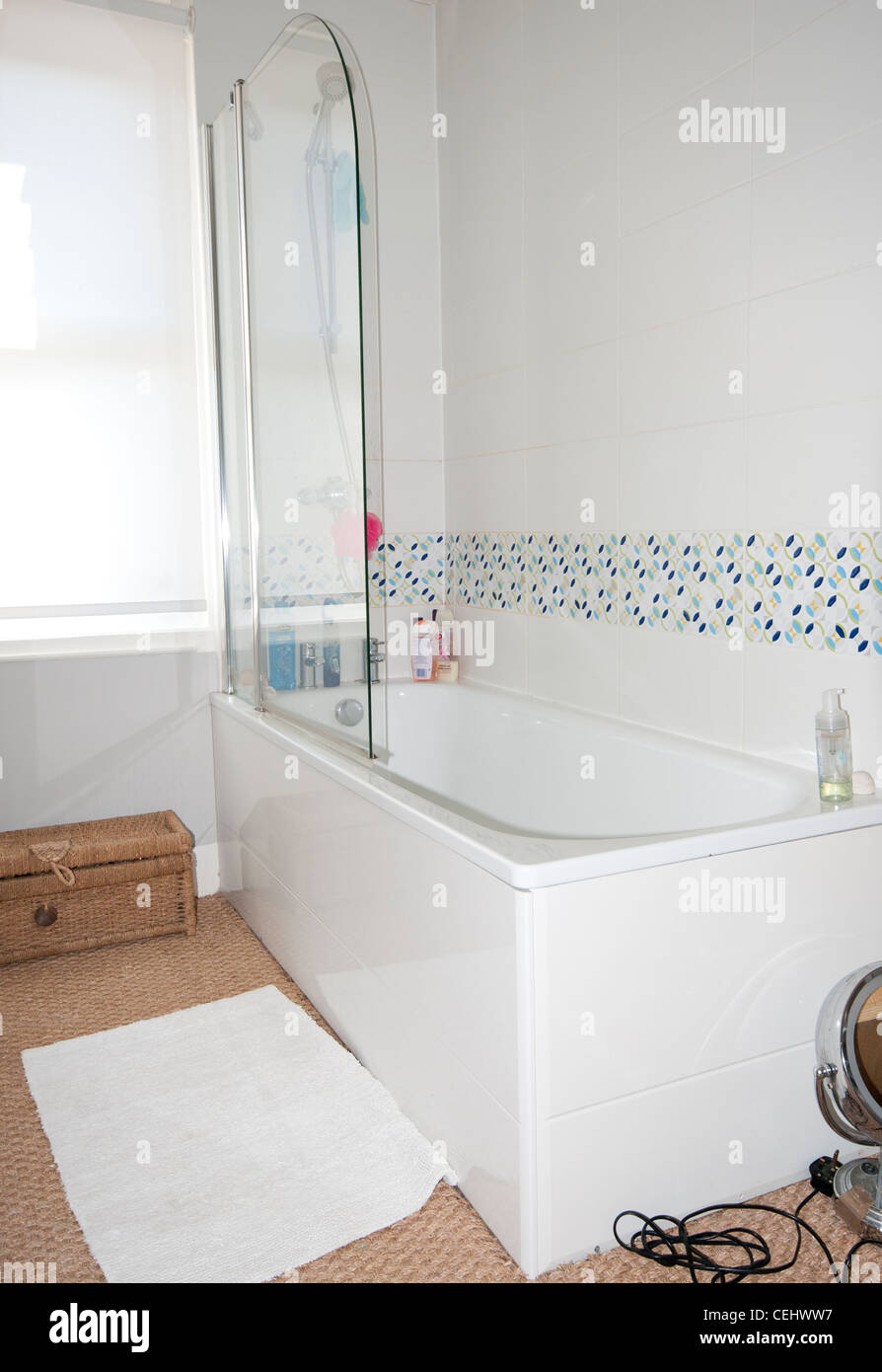 Empty Bathroom Bath Stock Photo Alamy