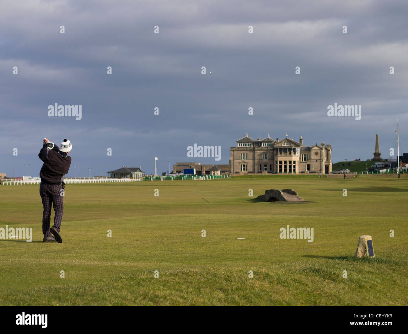 Teeing Off on the 18th Hole of the Old Course, St Andrews Stock Photo