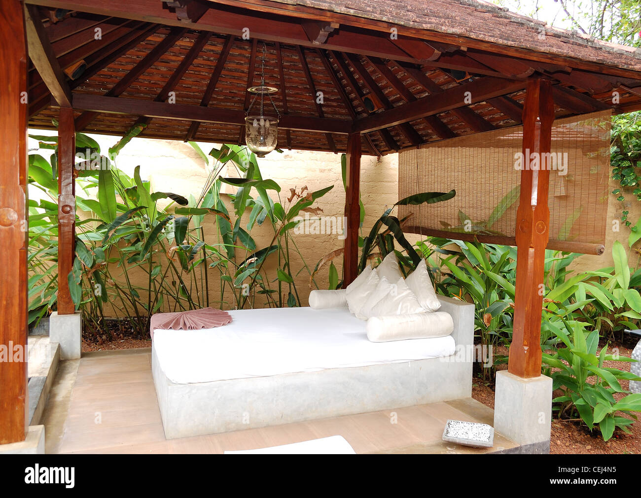 SPA massage bed at luxury hotel, Bentota, Sri Lanka Stock Photo Alamy