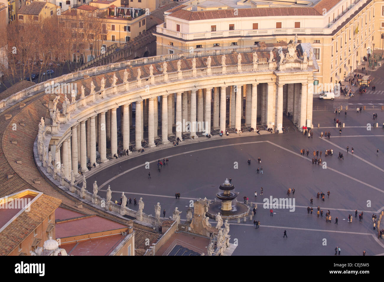 Gian Lorenzo Bernini's colonnade around Piazza San Pietro in front of St Peter's (Basilica di San Pietro) in Vatican City, Rome Stock Photo