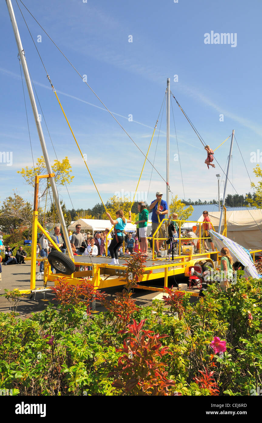 Bungee cord stretched hires stock photography and images Alamy