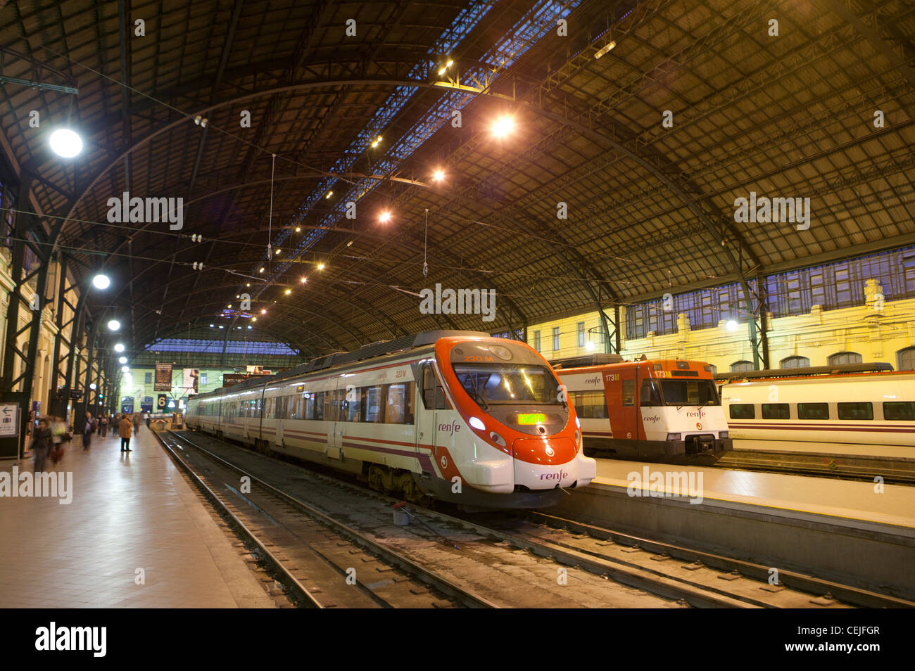 Valencia gare station rail train railway Spain rail voyager tourism