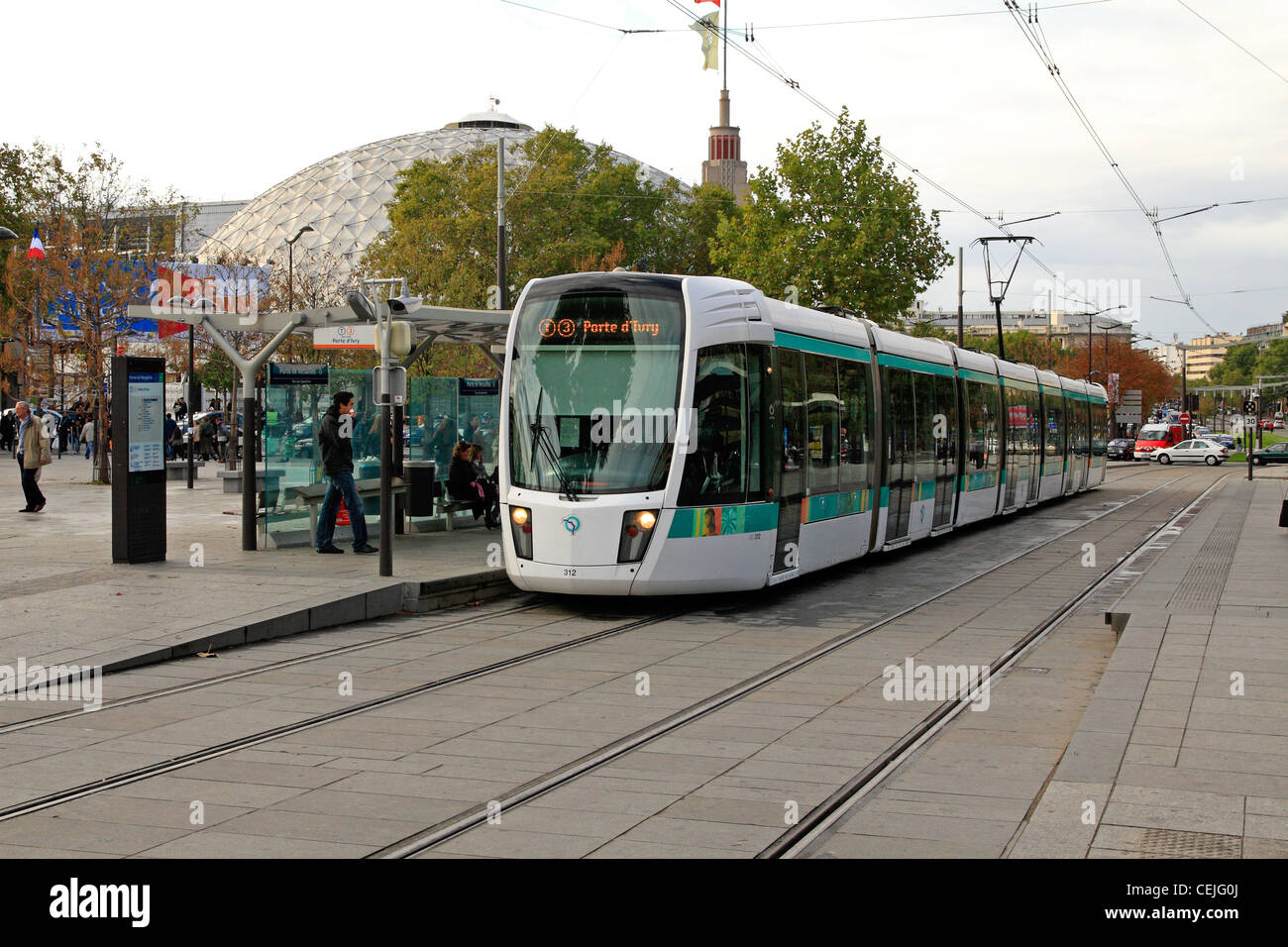 Tramway line 3 in Paris, Porte de Versailles station Stock Photo - Alamy