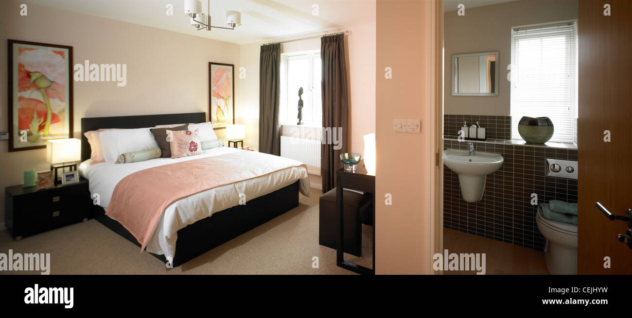 panoramic view of double bedroom and en-suite bathroom. Stock Photo