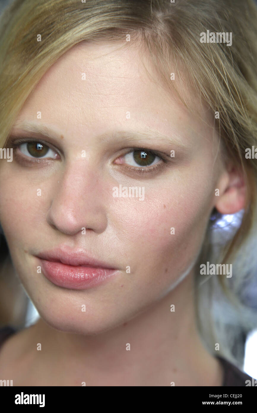 Christopher Kane Backstage London Ready to Wear Spring Summer Dutch