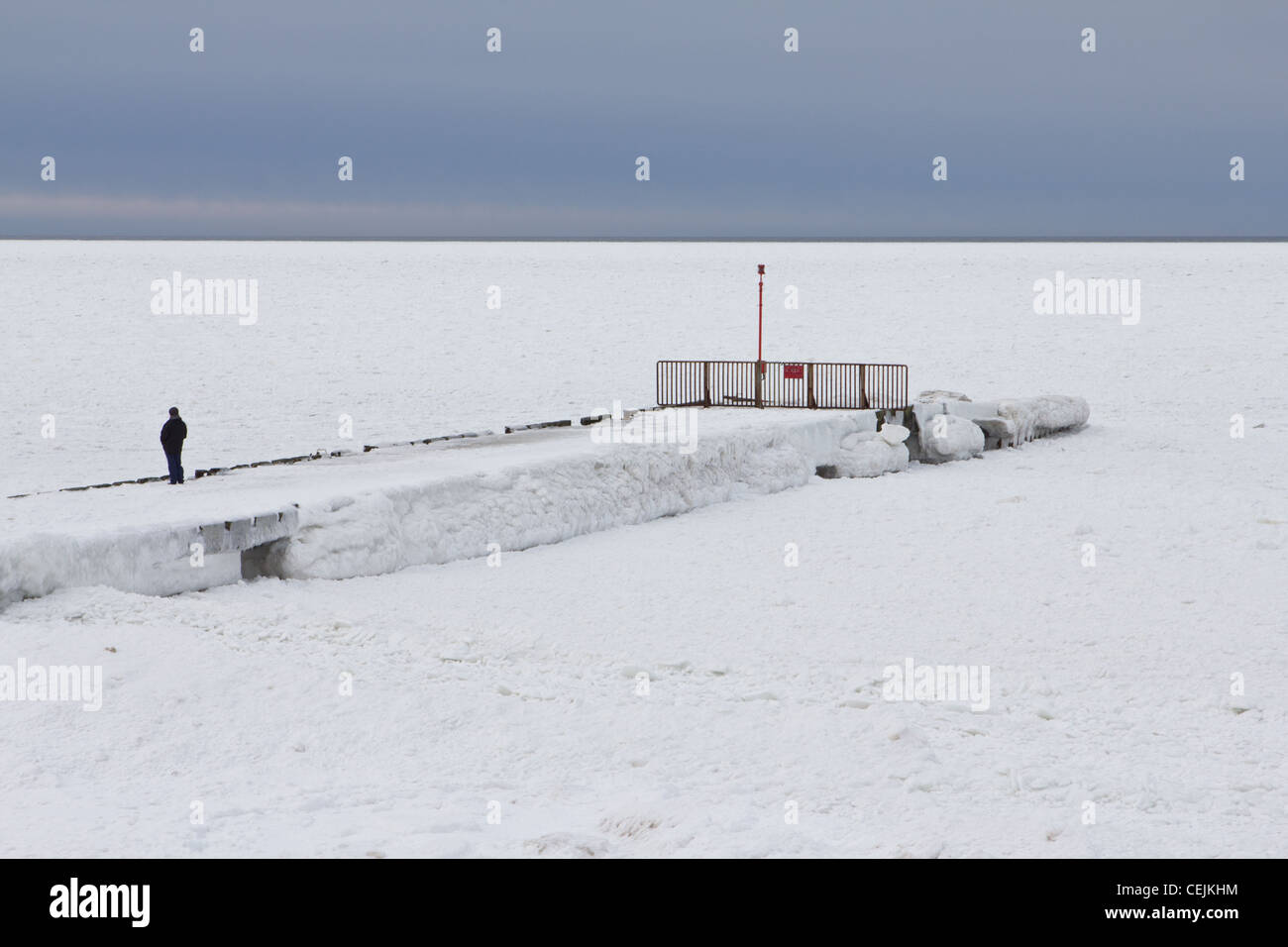 Frozen pier and frozen Baltic Sea, in Niechorze, Poland Stock Photo - Alamy