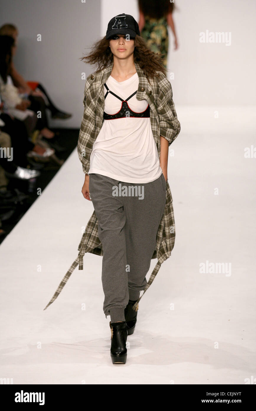 shirt, bra, baggy trousers, platform 