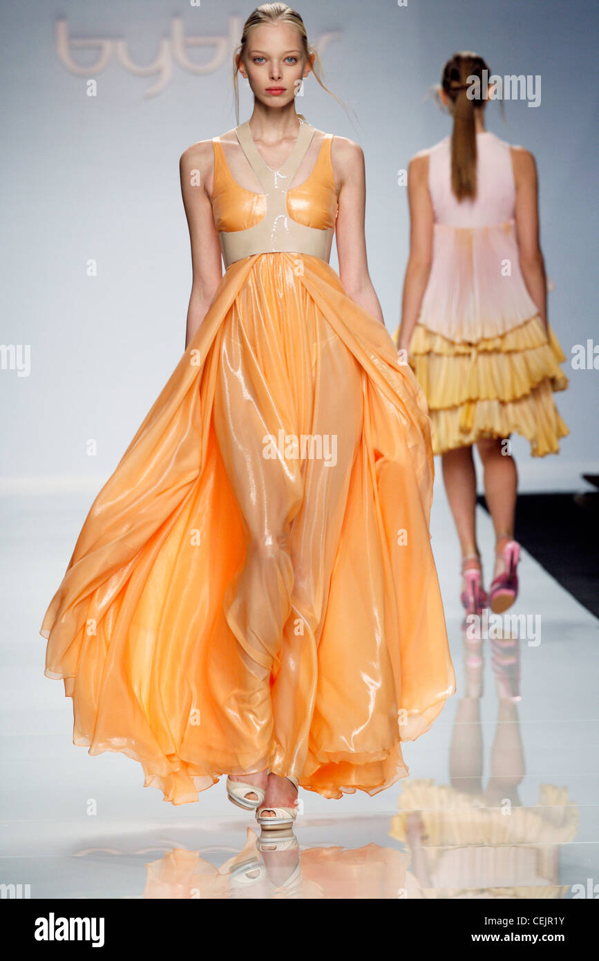 Byblos Milan Ready to Wear Spring Summer Russian model Polina Kouklina