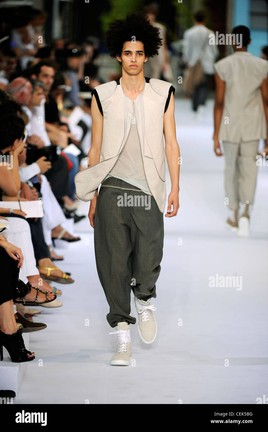 Sleeveless cream jacket hi-res stock 