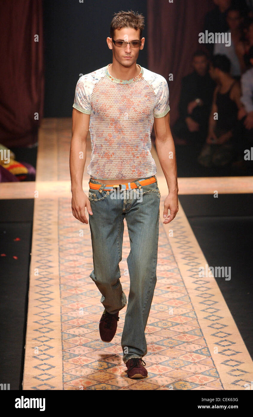 Versus Ready to Wear Milan spring summer Menswear fashion show Model ...
