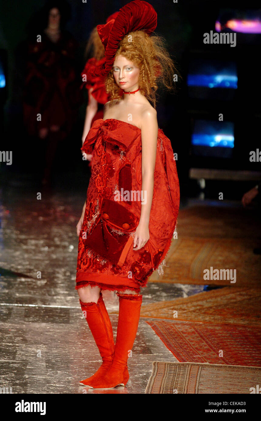 Red brocade dress hi-res stock photography and images - Alamy