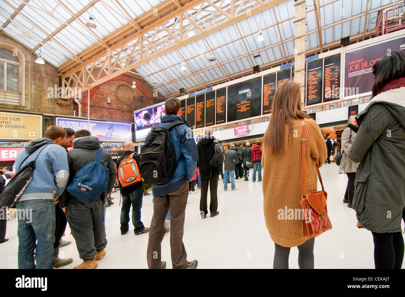 a busy platform at London's Charing Cross railway Station Stock Photo