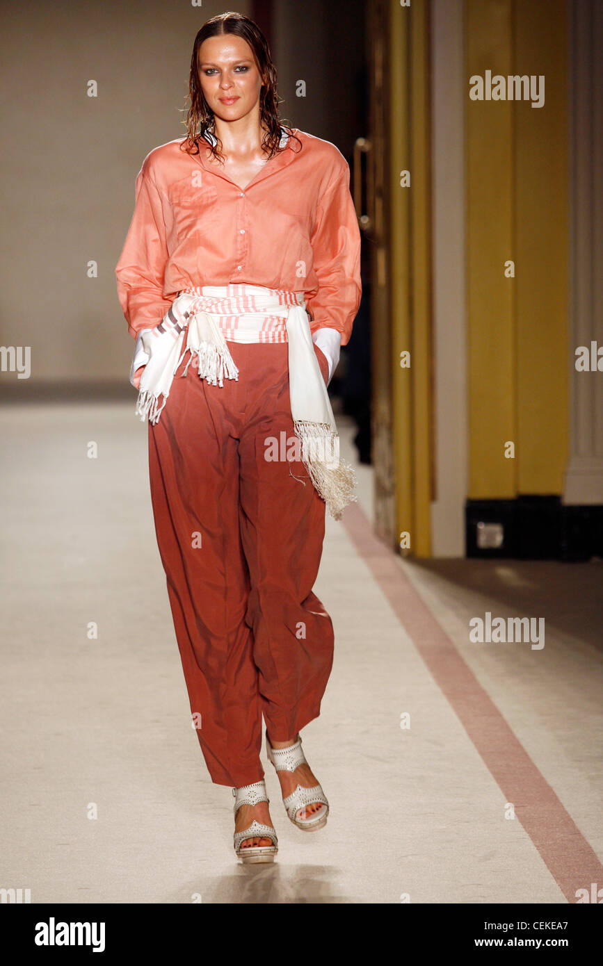Paul Smith Women London Ready to Wear Spring Summer Salmon pink shirt and  brown pantaloons Stock Photo - Alamy