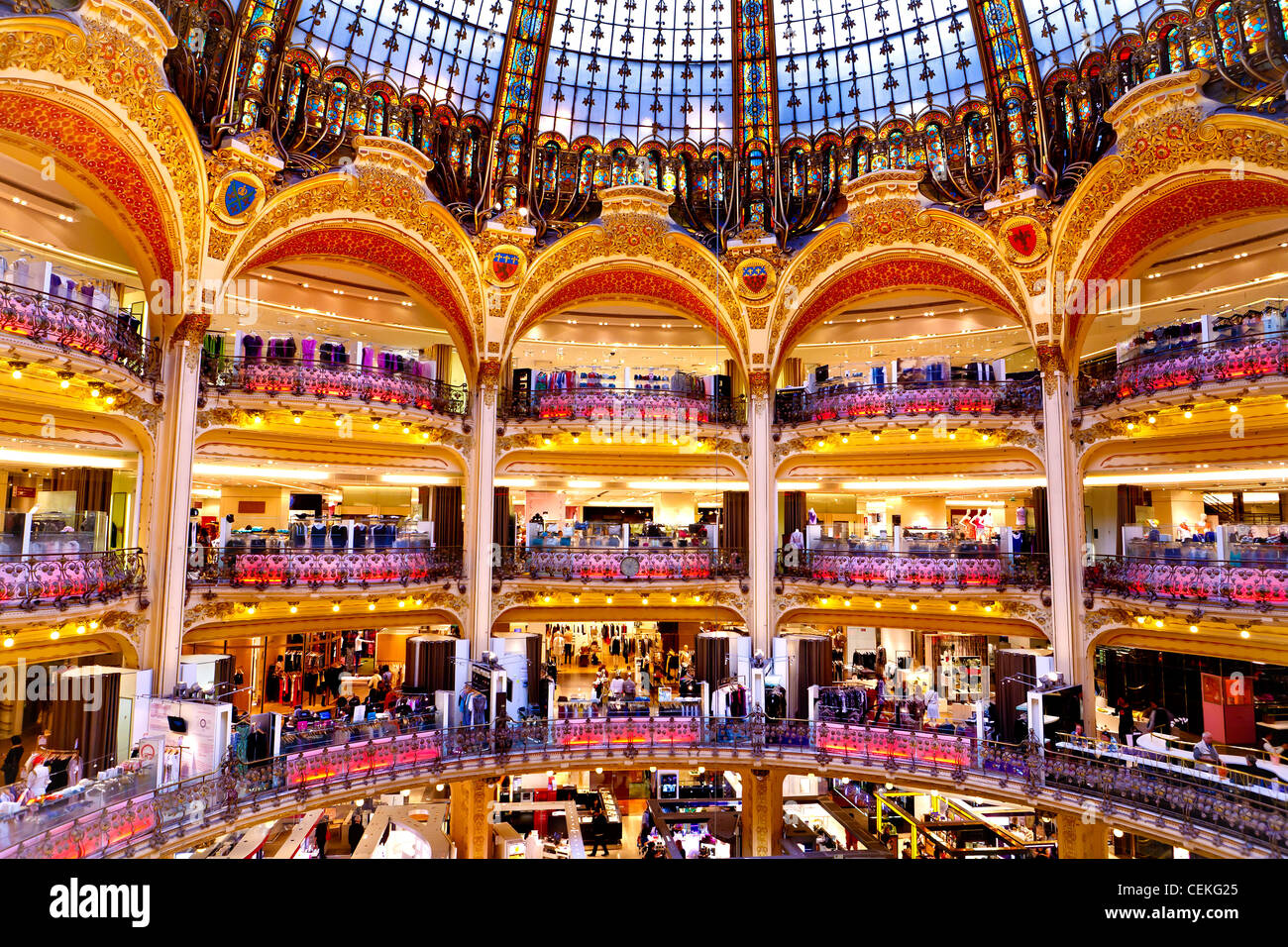Paris Shopping Centre High Resolution Stock Photography And Images Alamy