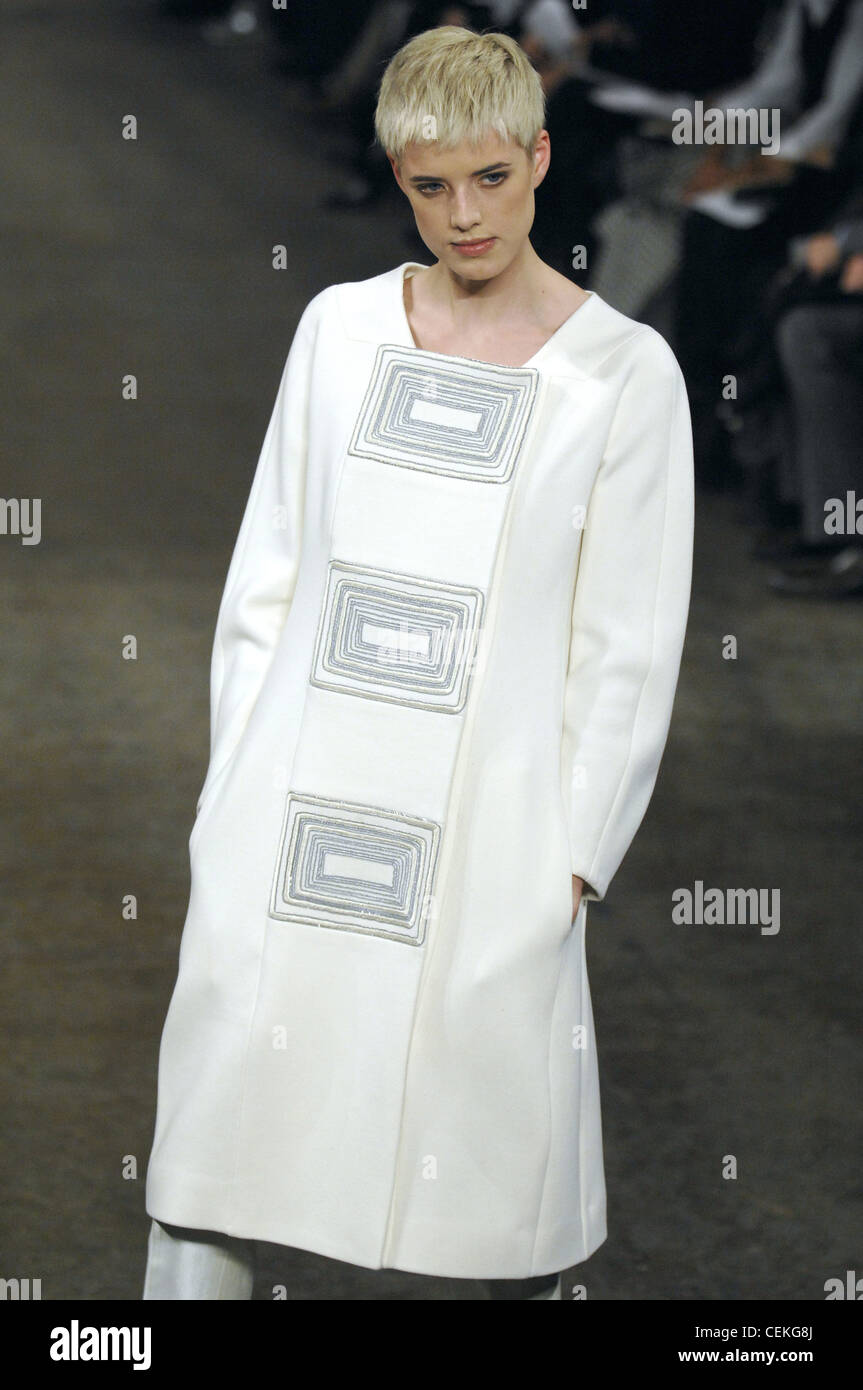Narciso Rodriguez New York Ready to Wear Autumn Winter Model Agyness Deyn  very short blonde hair brushed forward wearing off Stock Photo - Alamy