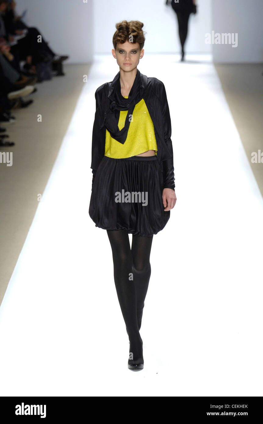 Doo Ri New York Ready to Wear Autumn Winter Model wearing black long ...