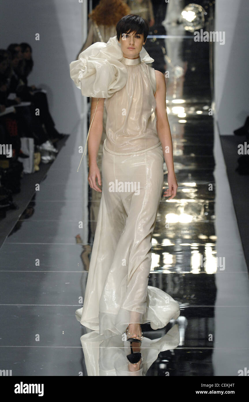 Noir London Ready To Wear Autumn Winter Model Erin Oconnwith Short