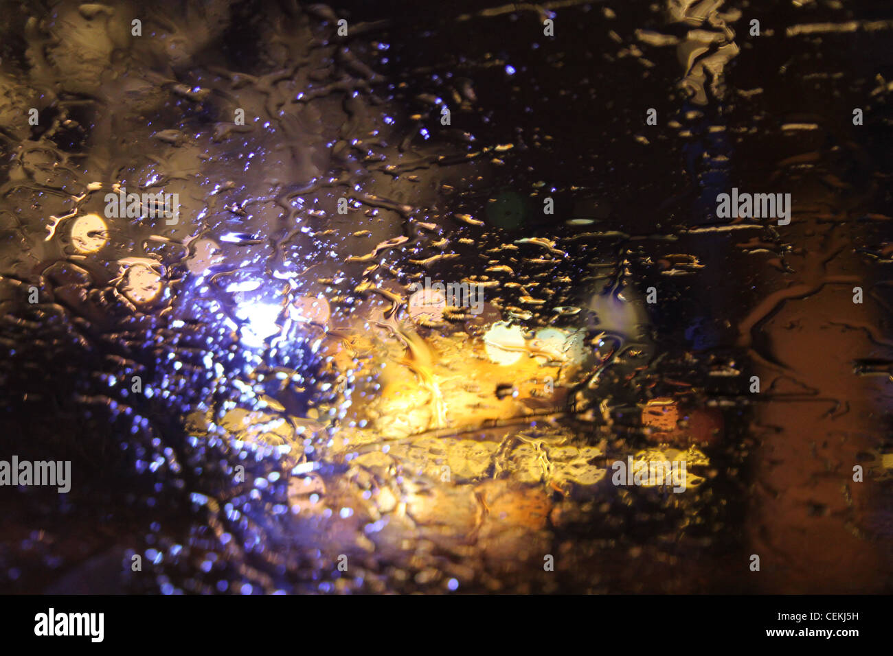 Headlights in the rain hires stock photography and images Alamy