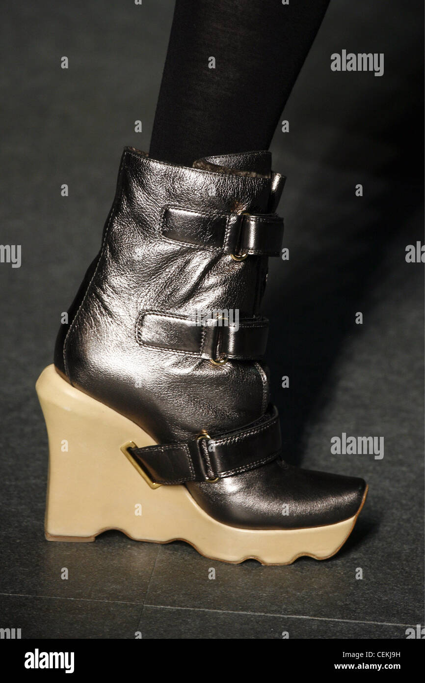 Opaque tights hires stock photography and images Alamy