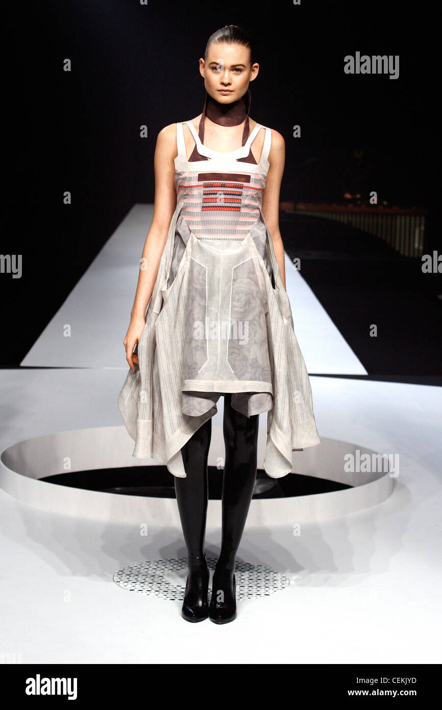 Chalayan hussein paris recommendations to wear in winter in 2019 Chalayan hussein paris advise to wear for summer in 2019