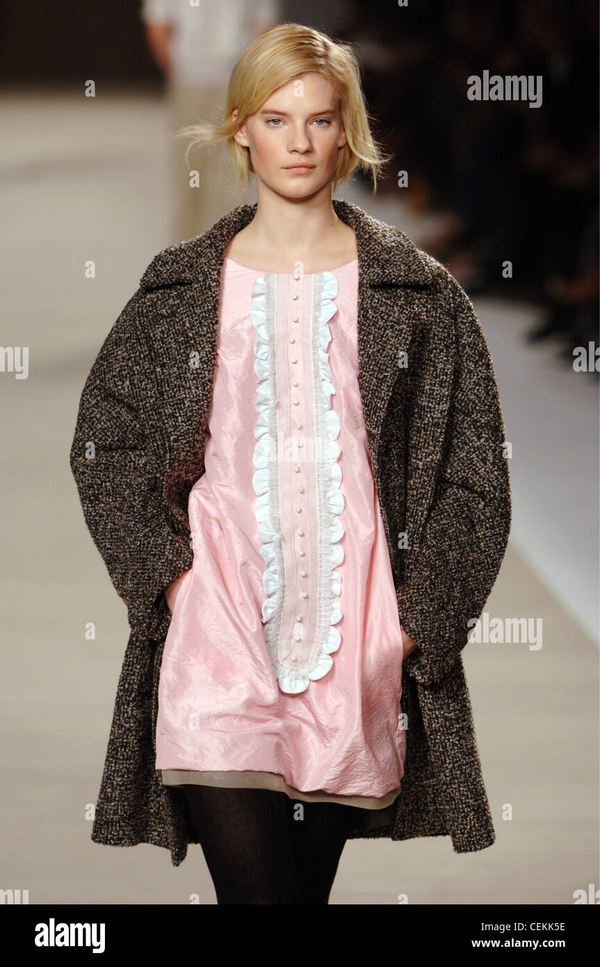 Chloe Ready To Wear Paris A W Blonde Female Model Short Hair