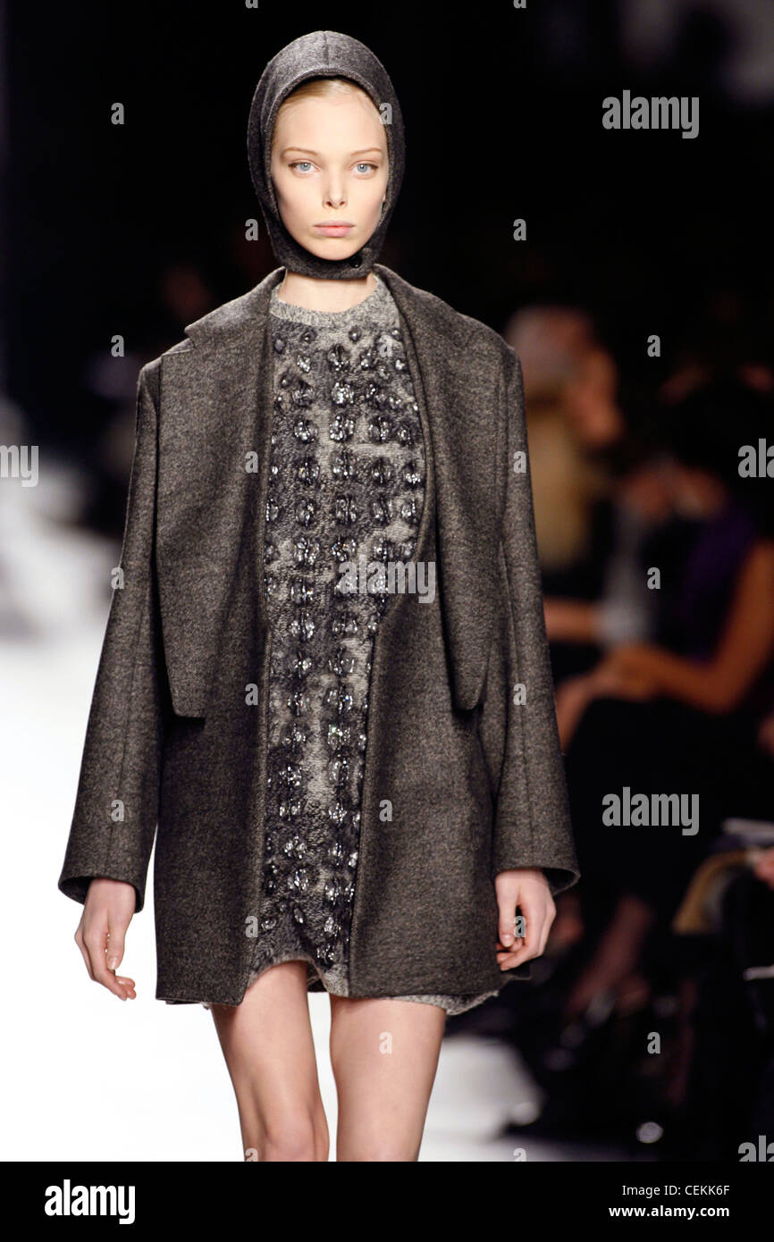 Ysl catwalk hi-res stock photography and images - Alamy