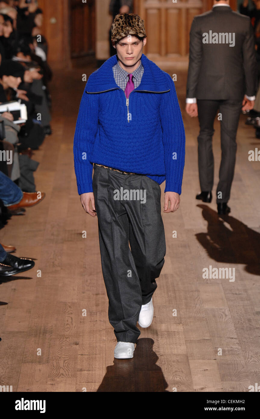 chunky knit blue jumper with zip collar baggy trousers and leopard CEKMH2