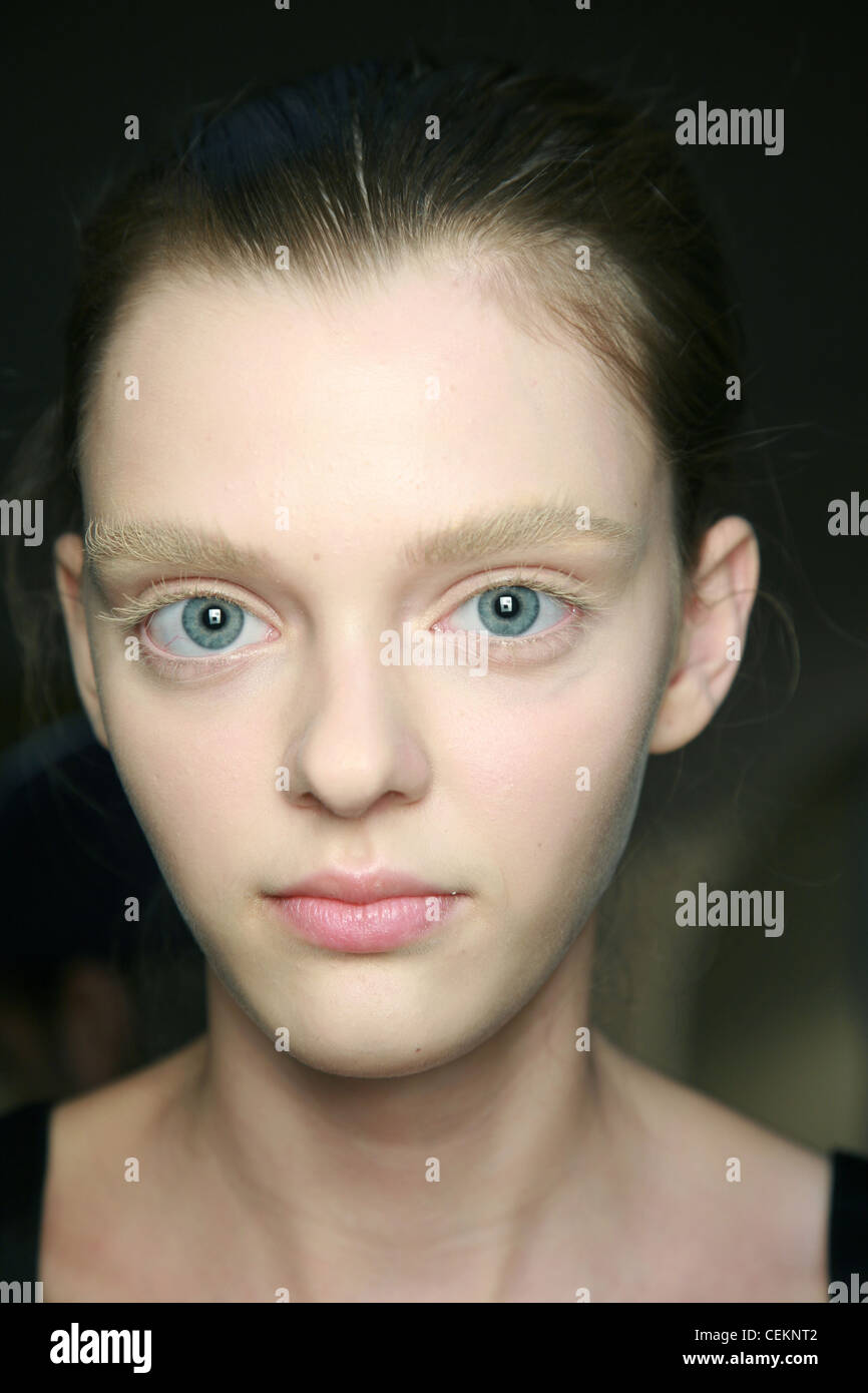 Rick Owens Paris Backstage Spring Summer Model dark blonde hair tied back, eyelashes and eyebrows pale brows brushed up, no Stock Photo - Alamy Rick Owens Paris Backstage Spring Summer Model dark blonde hair tied back, eyelashes and eyebrows pale brows brushed up, no Stock Photo - Alamy