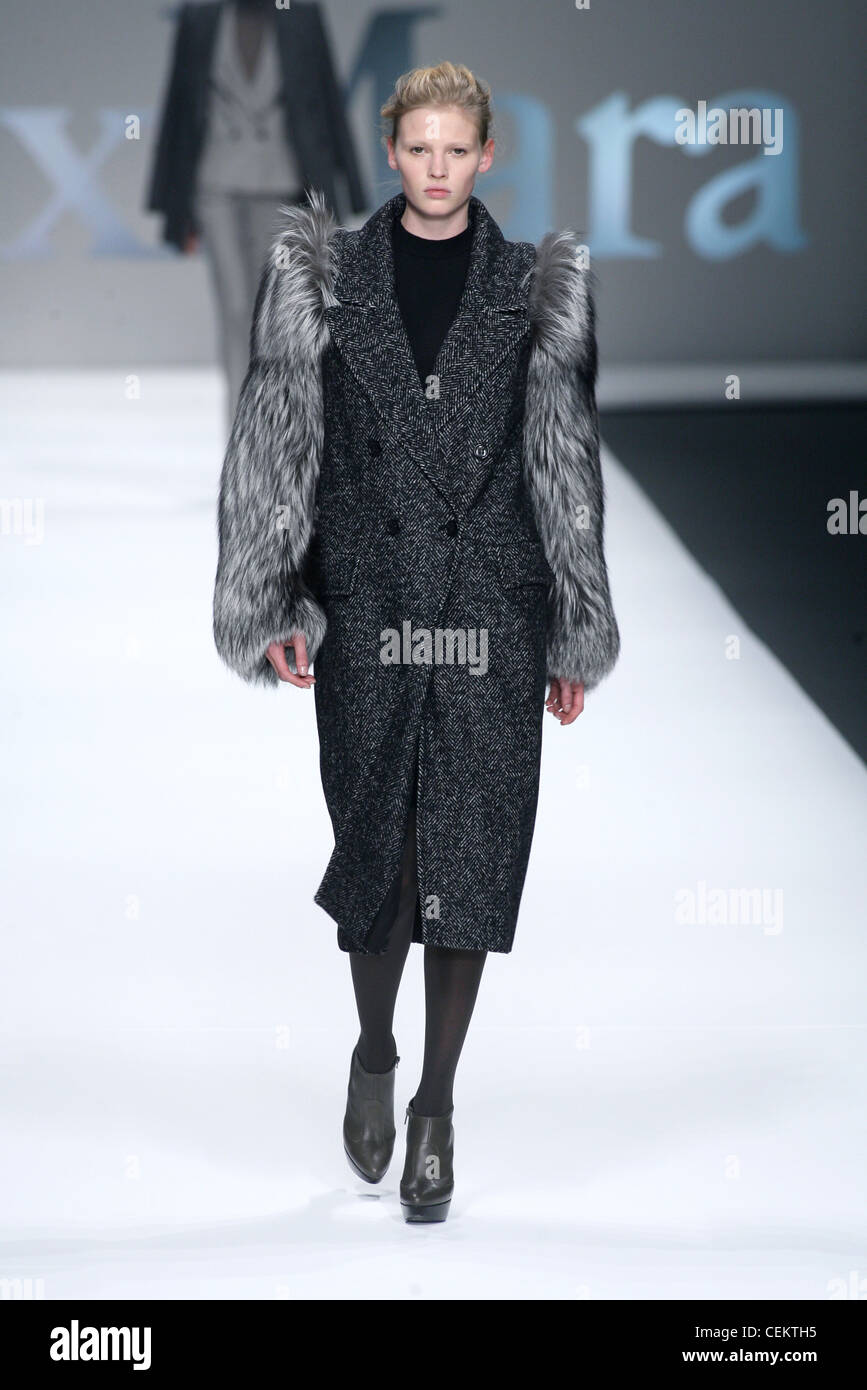 Max Mara Milan Ready to Wear Autumn Winter Grey long tweed double breasted  coat long shaggy fur sleeves, black tights and Stock Photo - Alamy