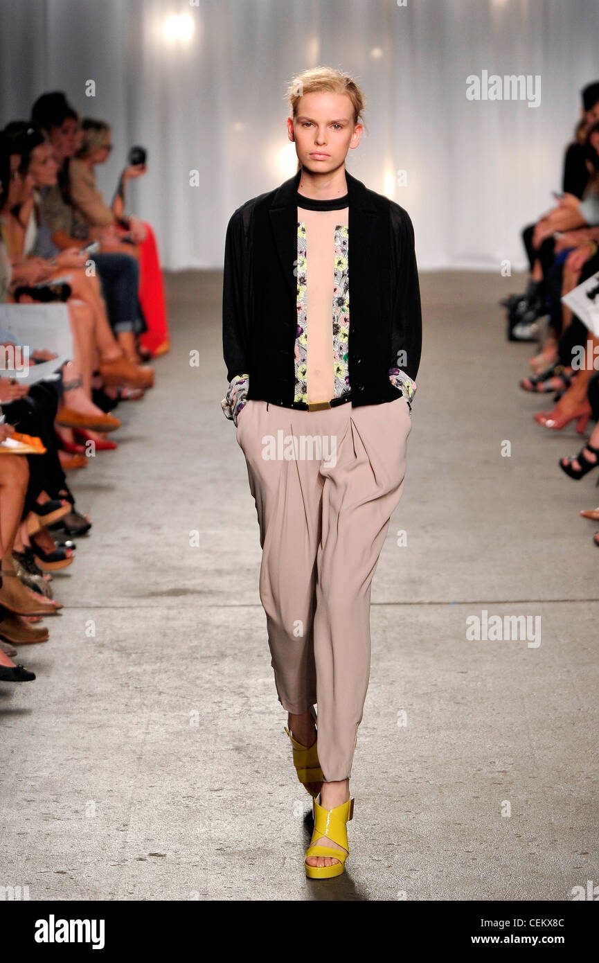 Doo Ri New York Ready to WearSpringSummer 2012 Stock Photo - Alamy