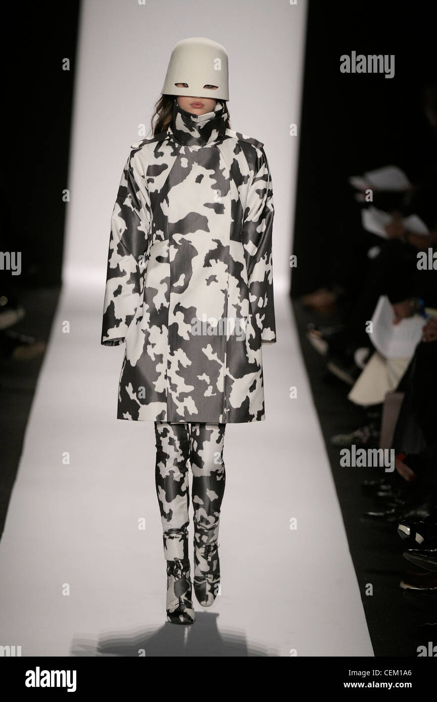 Narciso Rodriguez New York Ready to Wear Autumn Winter Female wearing  pillbox hat over her face black and white print frock Stock Photo - Alamy