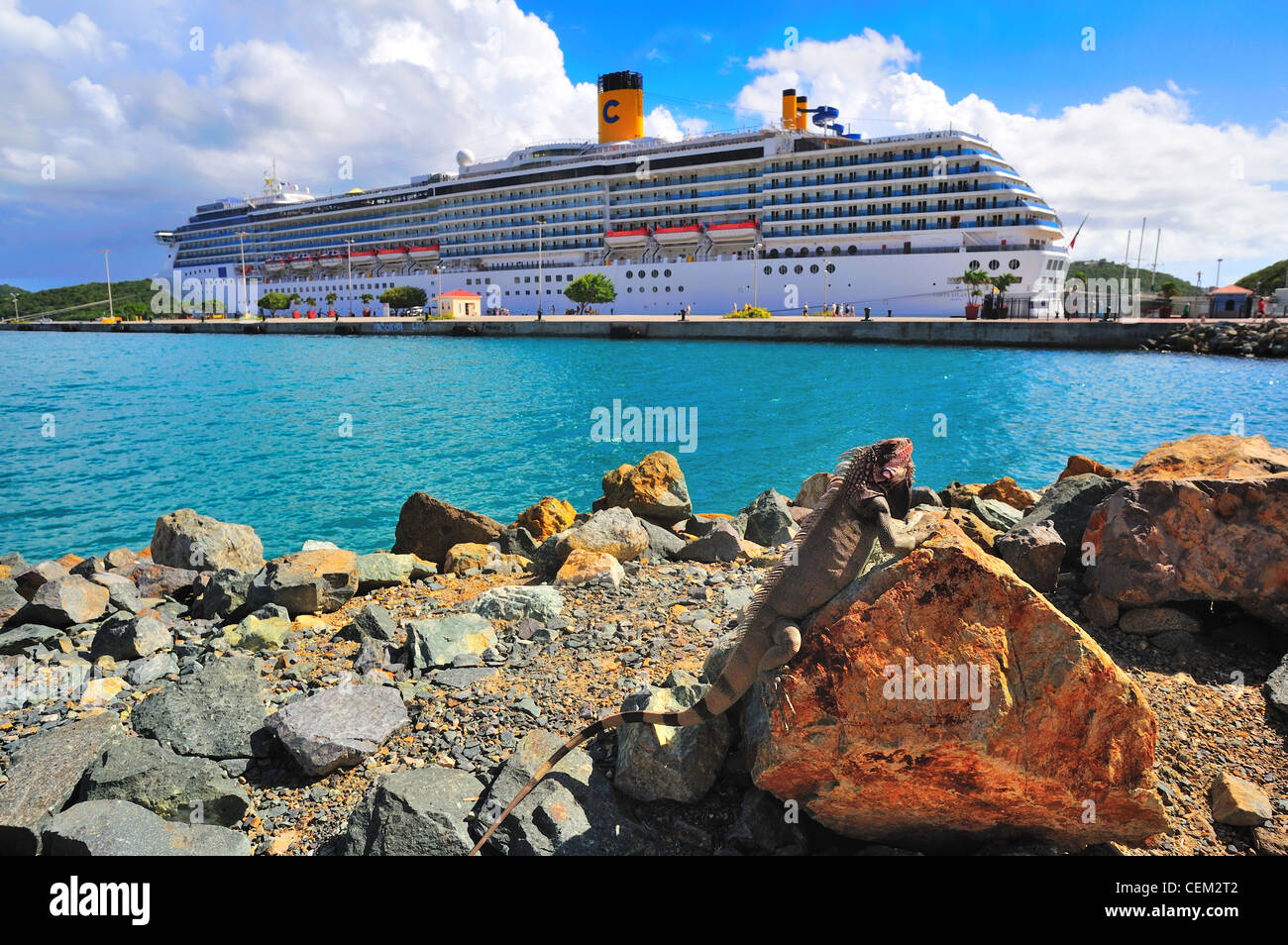 Cruise ship caribbean hi-res stock photography and images - Alamy