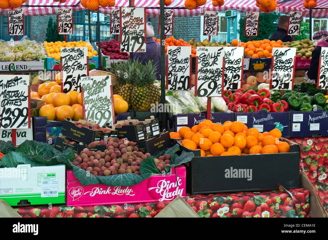 Farmers market uk fruit hires stock photography and images Alamy