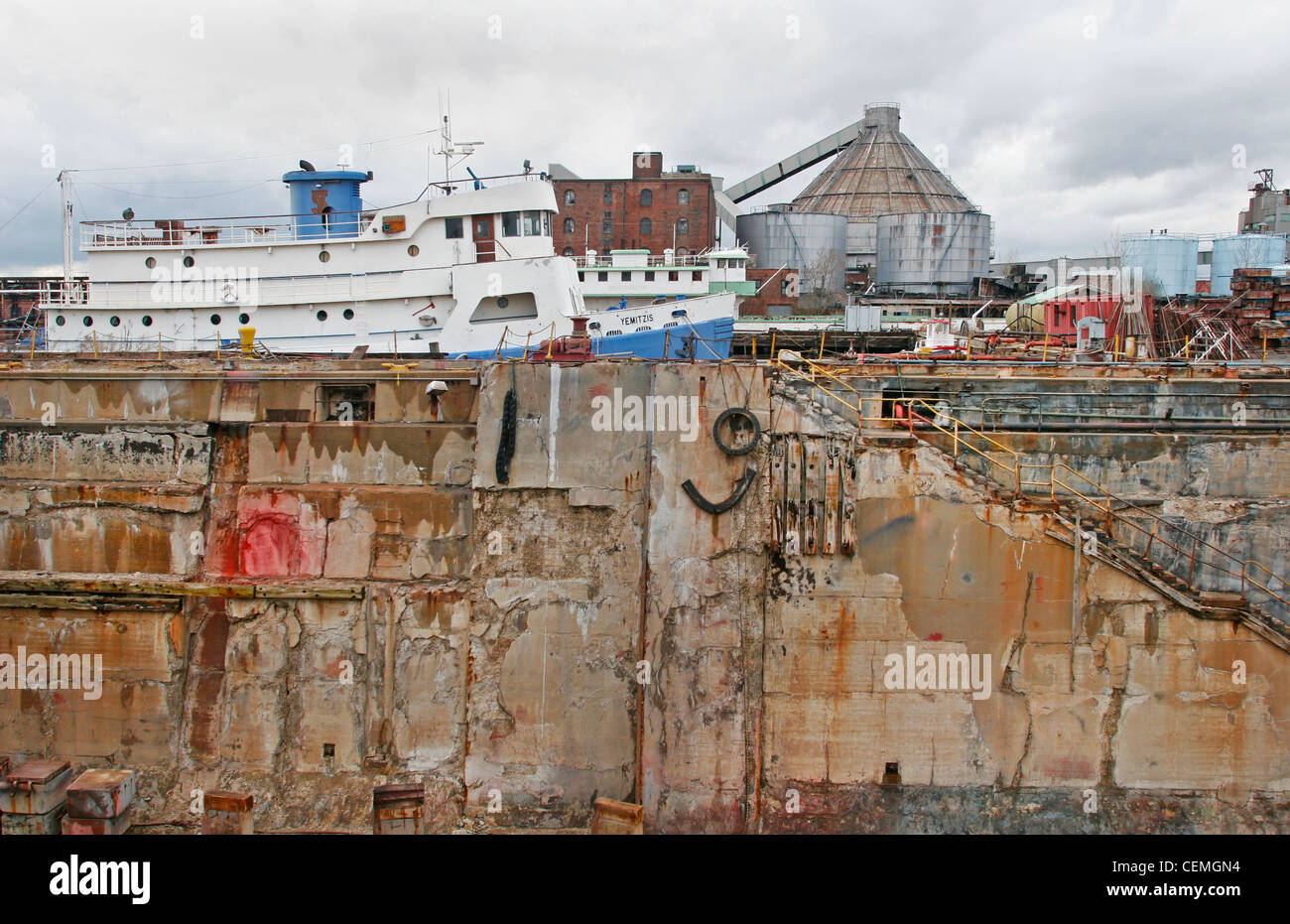 New York Shipyard IKEA Brooklyn NY empty dry dock Stock Photo Alamy