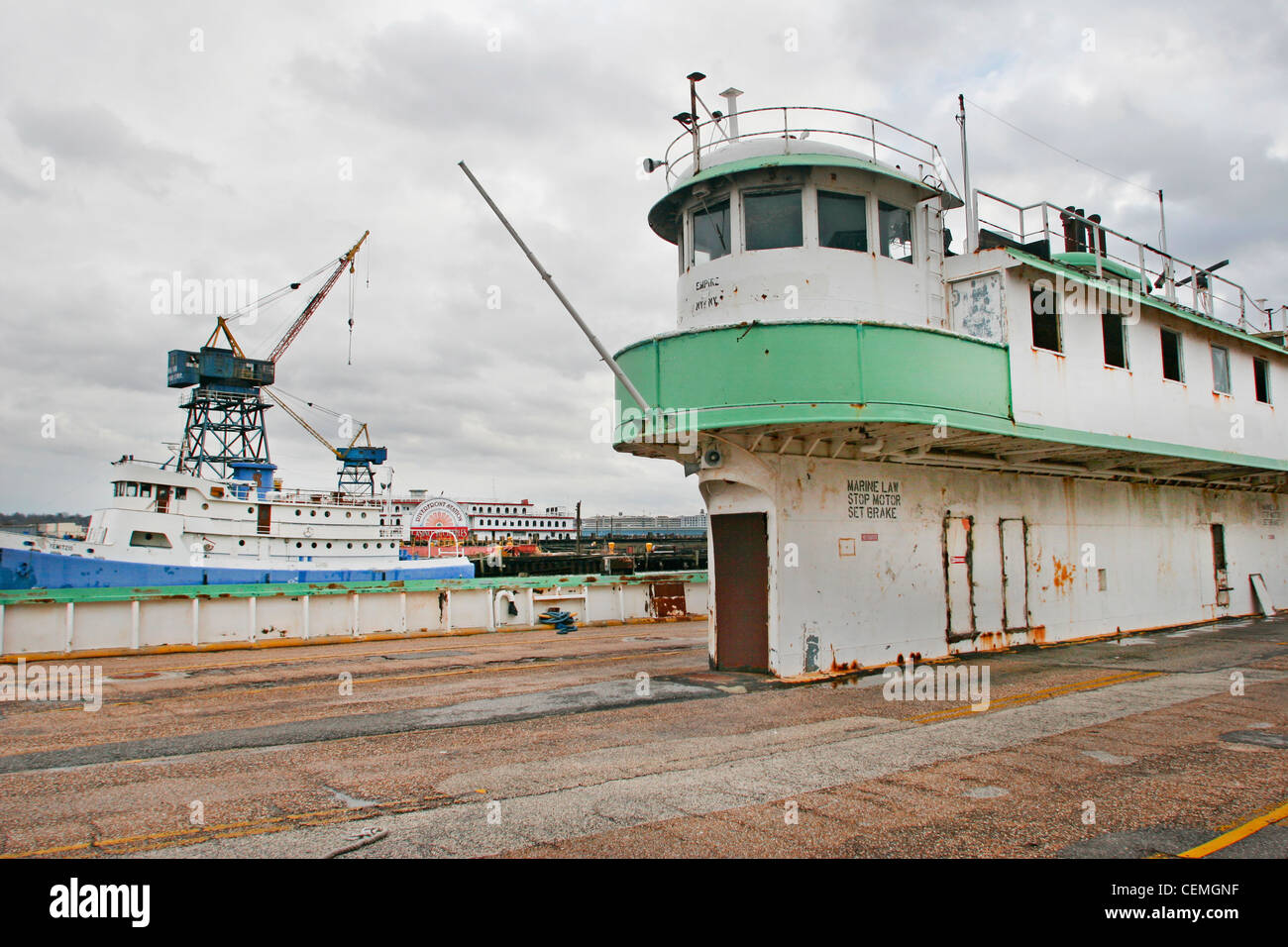 New York Shipyard Ikea Brooklyn Ny Empty Dry Dock Stock Photo