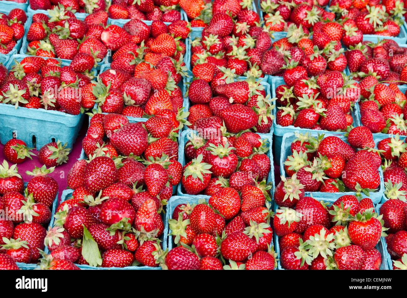 Farmers market strawberry hi-res stock photography and images - Alamy
