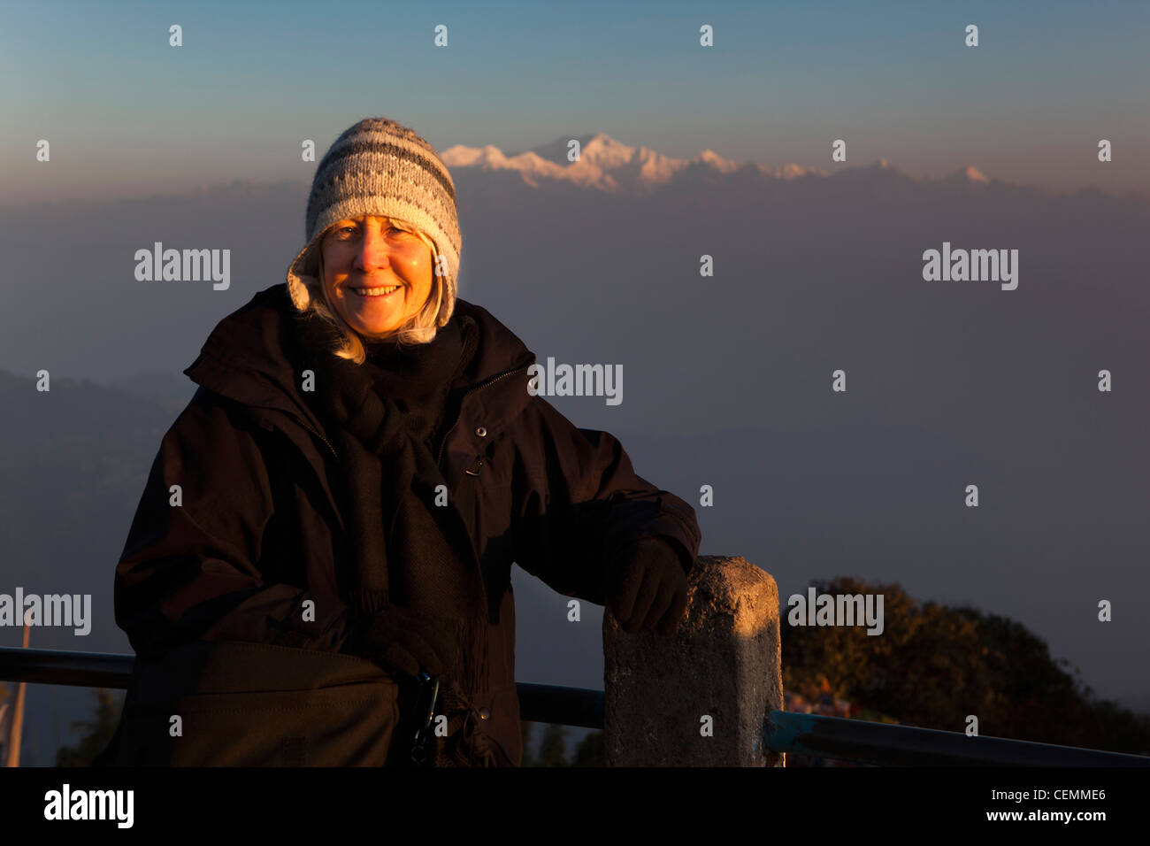 India, West Bengal, Darjeeling, Tiger Hill, western woman tourist posing in front of Kangchenjunga at dawn Stock Photo