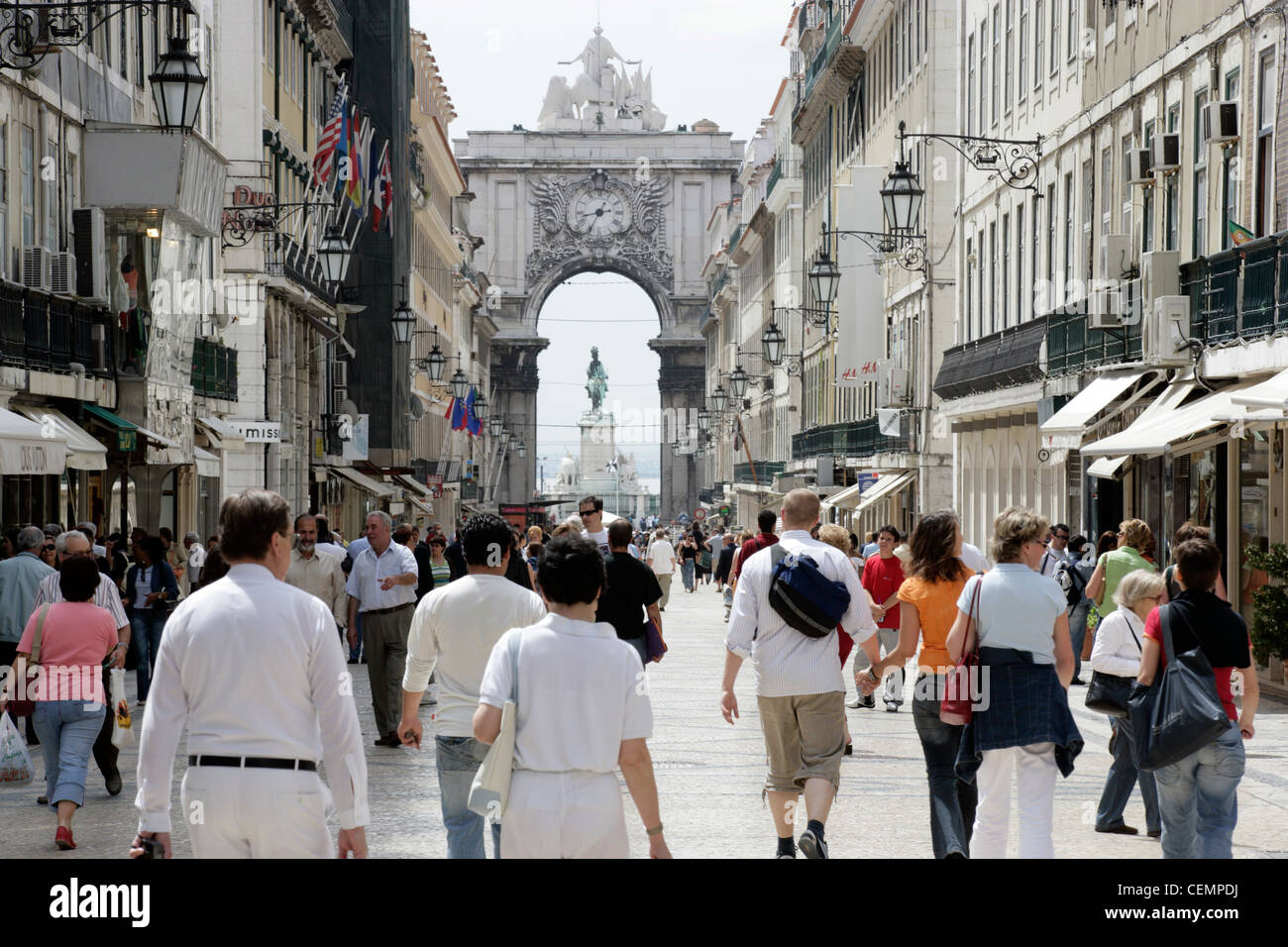 Lisbon: Baixa - Rua Augusta shoppers Stock Photo