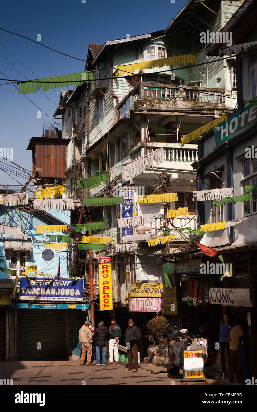 India, West Bengal, Darjeeling, Ladenla Road, budget Hotel Raj Palace amongst shops and small businesses Stock Photo