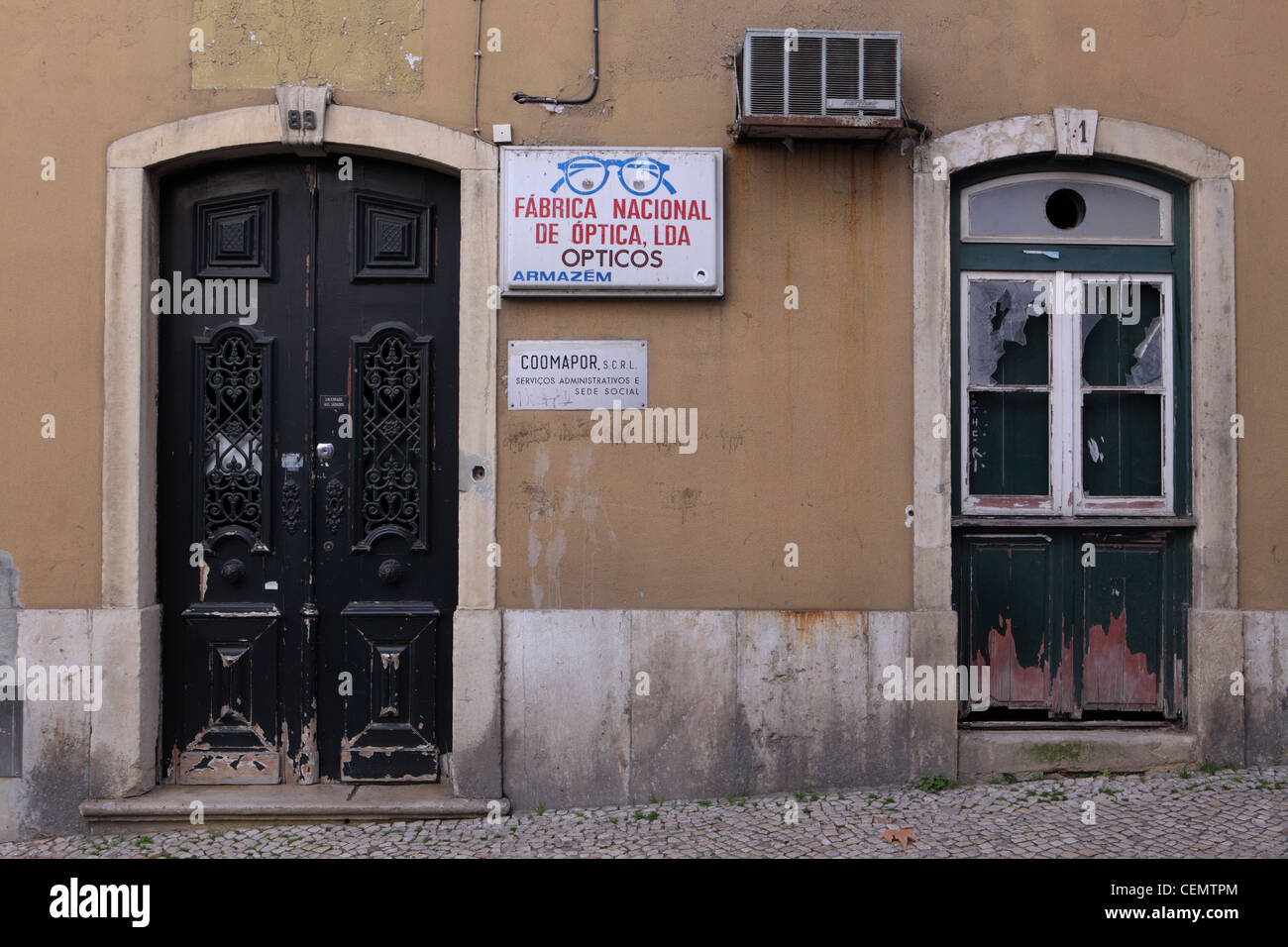 Lisbon shop sign hi-res stock photography and images - Alamy