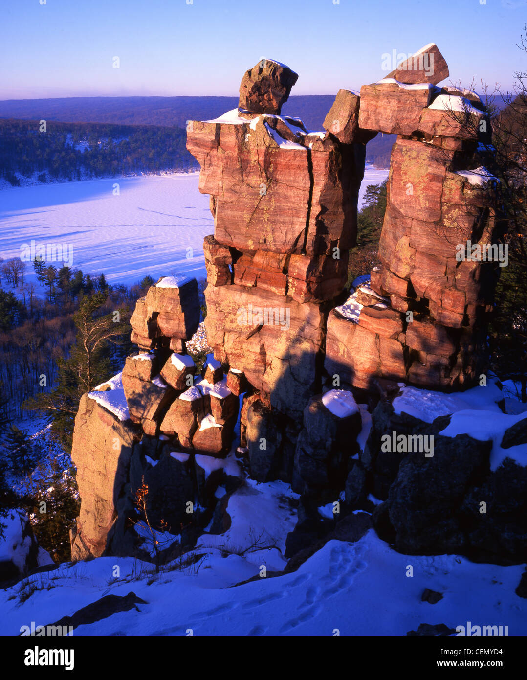Devil's Doorway along rim trail, 500 feet above Devil's Lake in Devil's