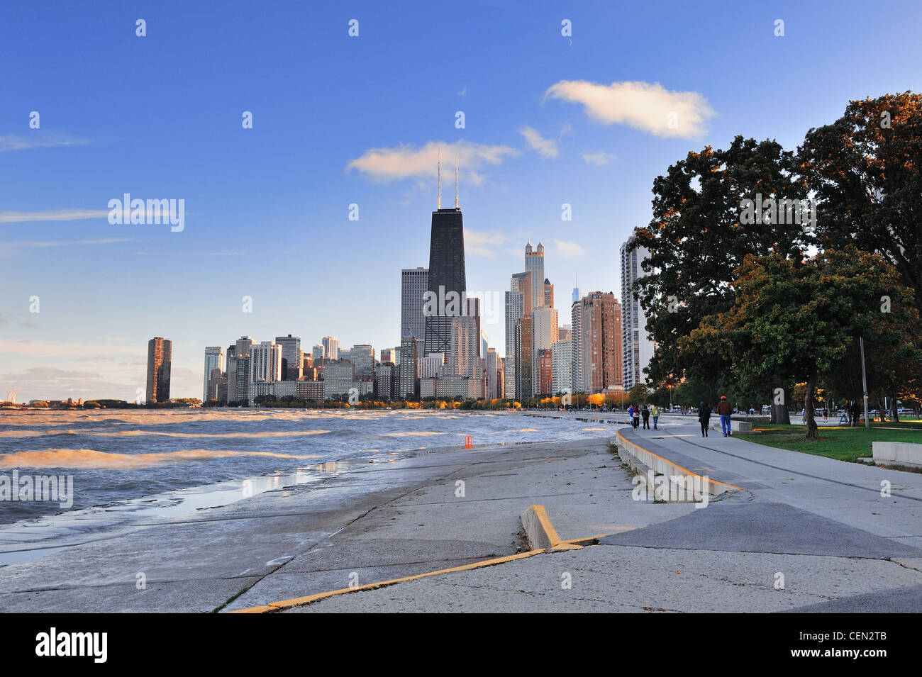 Chicago skyline lake michigan sunset hi-res stock photography and ...