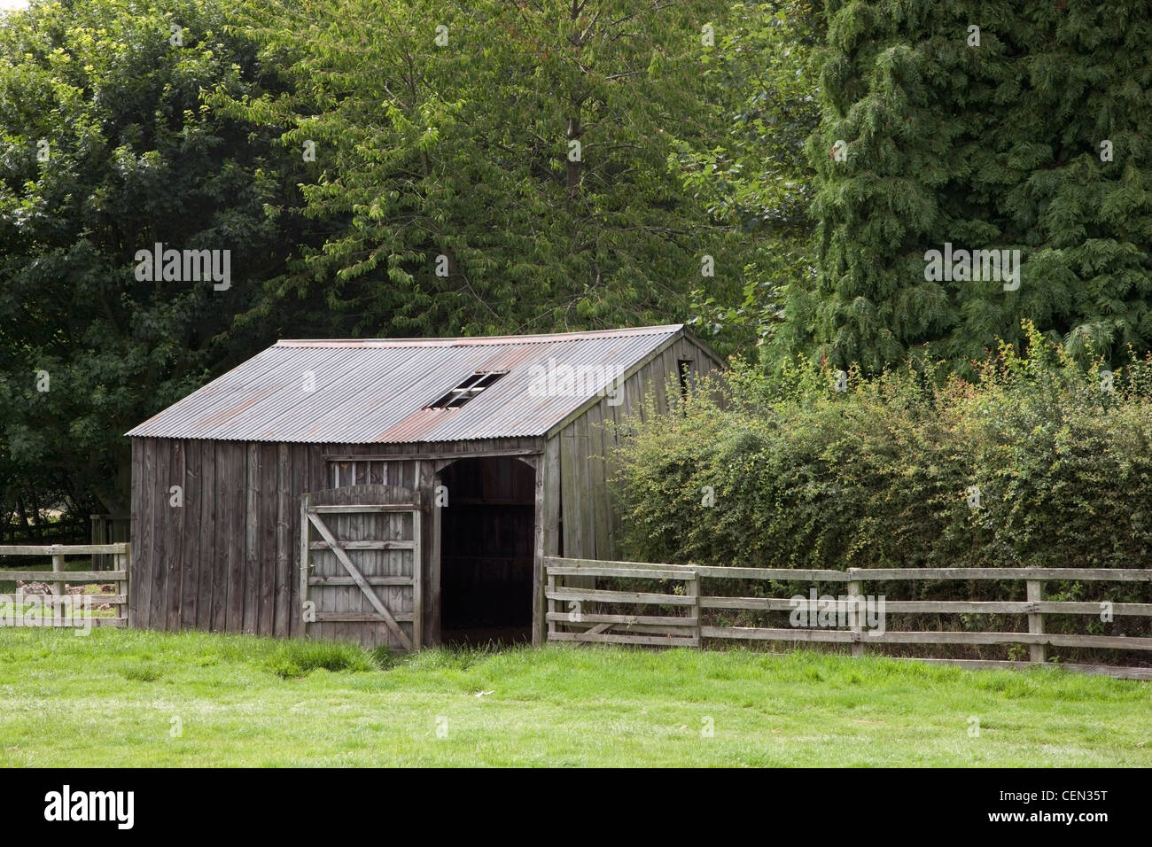 For fences and sheds hi-res stock photography and images - Alamy