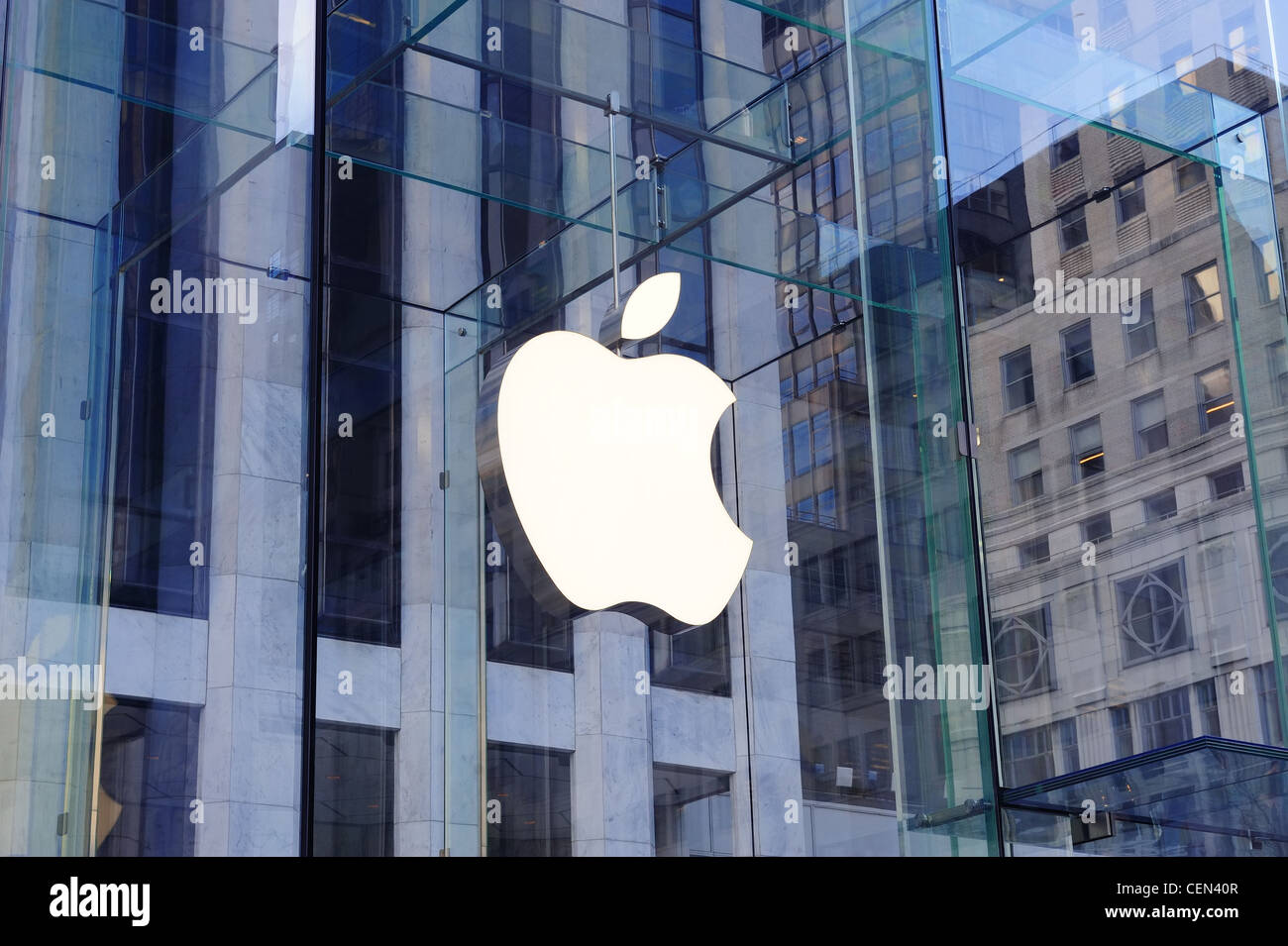 Close-up Do Logotipo Da Apple Na Apple Store Em Manhattan, Maçã