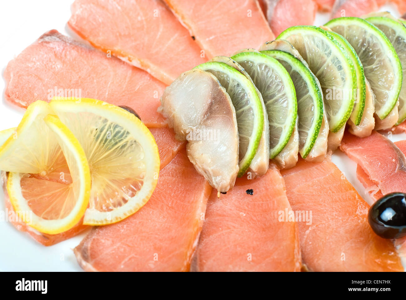 https://c8.alamy.com/comp/CEN7HX/sliced-chum-salmon-and-mackerel-closeup-decorated-with-limes-lemons-CEN7HX.jpg