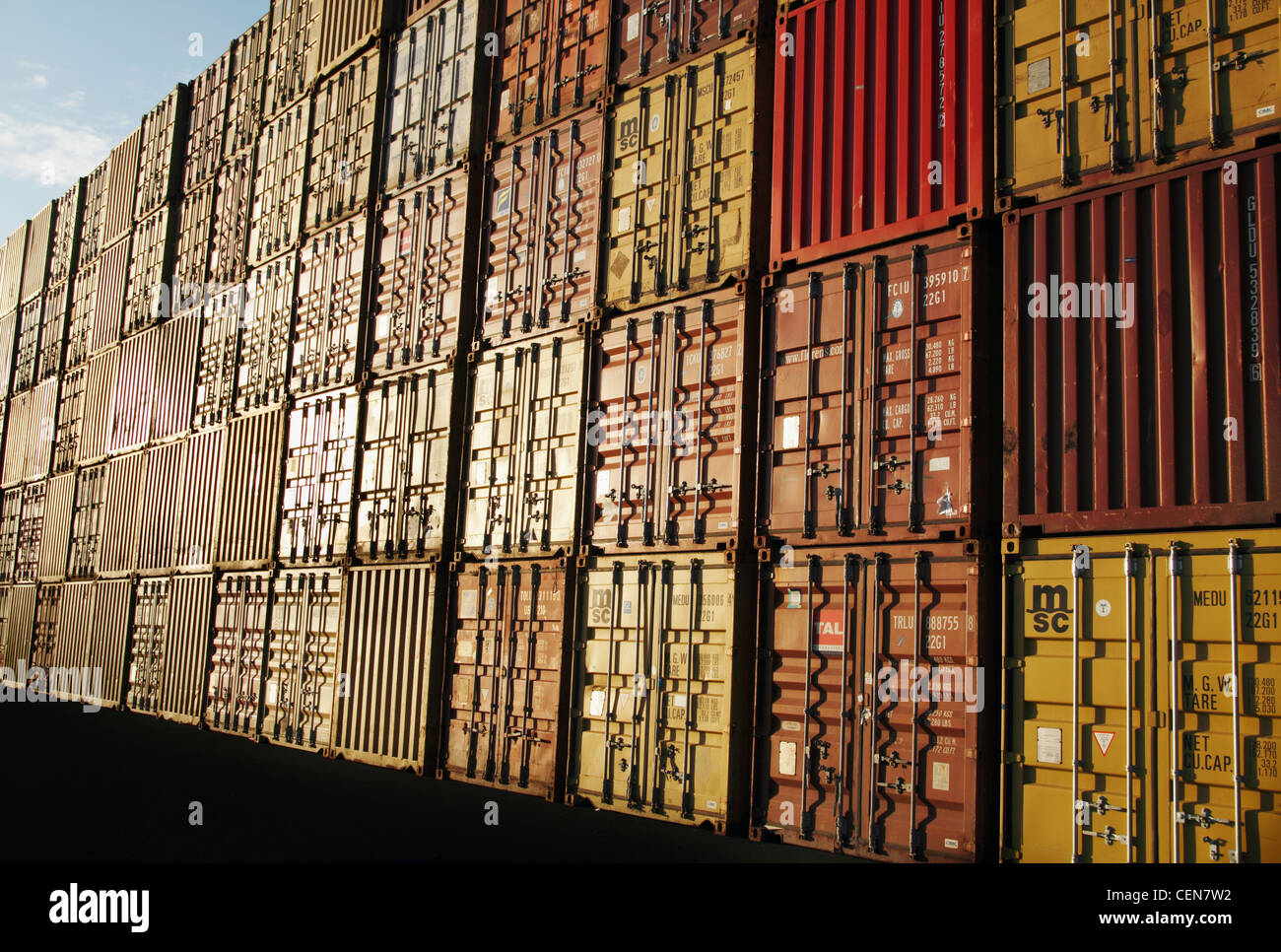 Shipping containers hi-res stock photography and images - Alamy