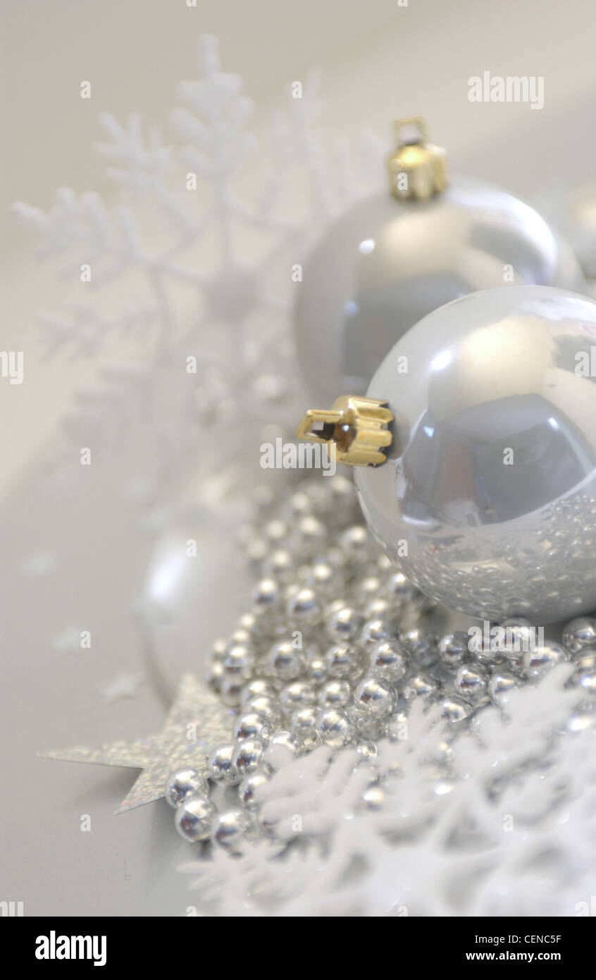 Silver beads hi-res stock photography and images - Alamy
