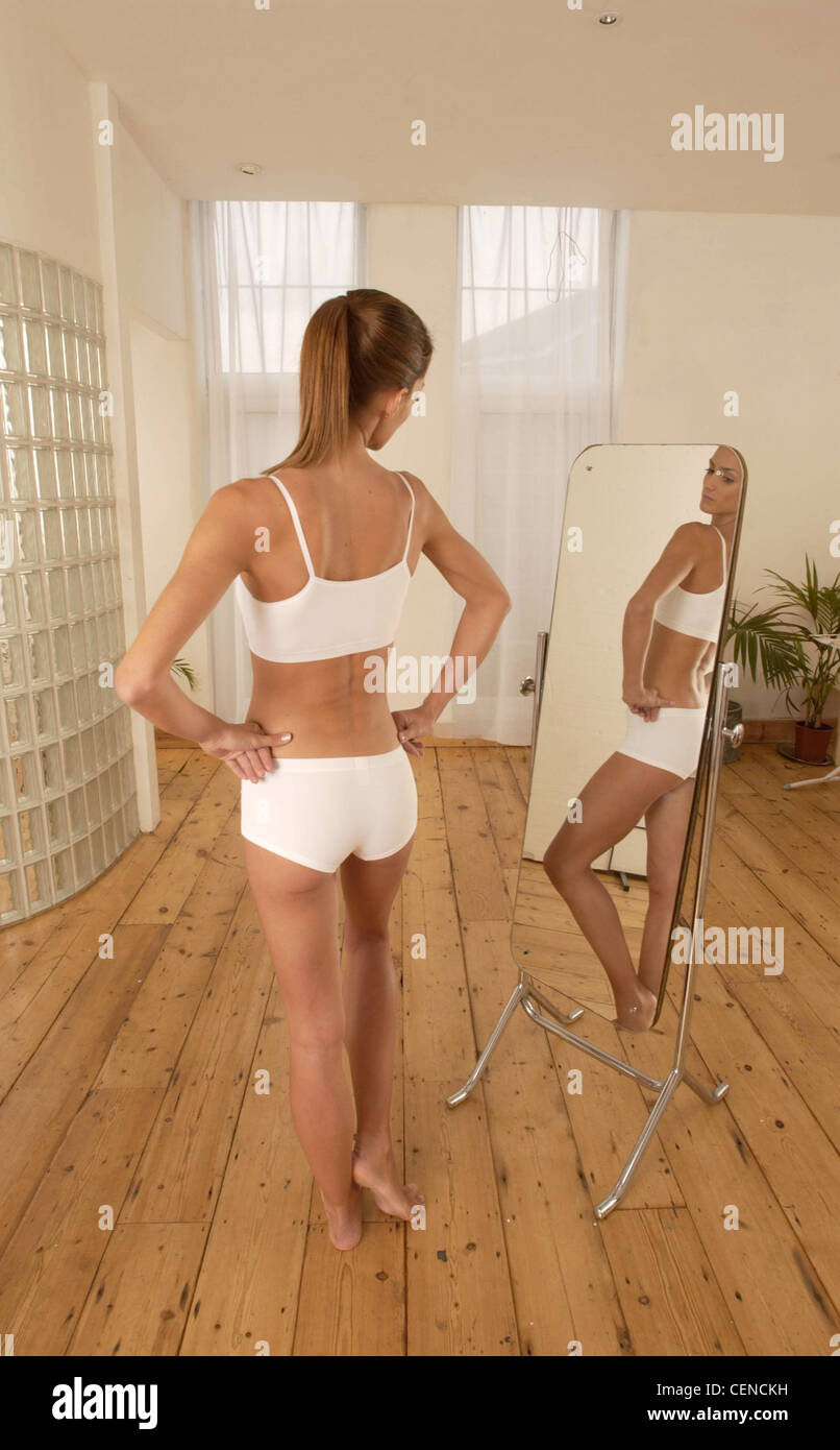 Woman bra and knickers hi-res stock photography and images - Alamy