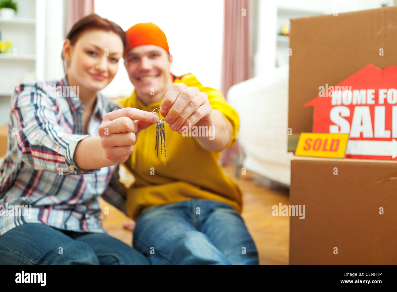Happy young couple showing home keys Stock Photo - Alamy